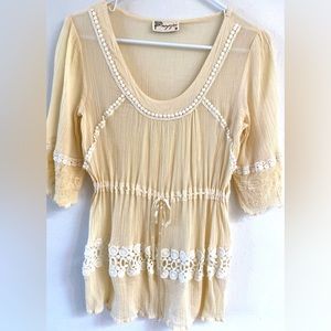 Adorable Magazine size medium gauze soft creamy yellow blouse